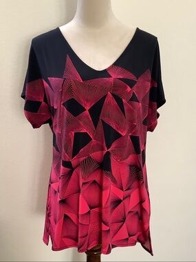Alfani Black & Fuchsia Geometric V-Neck Short Sleeve Tee